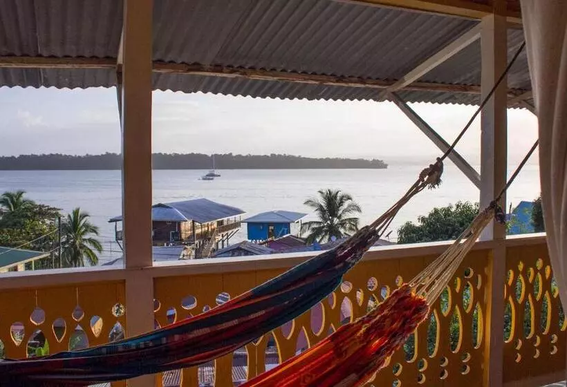 هاستل Bastimentos Hill Guest House
