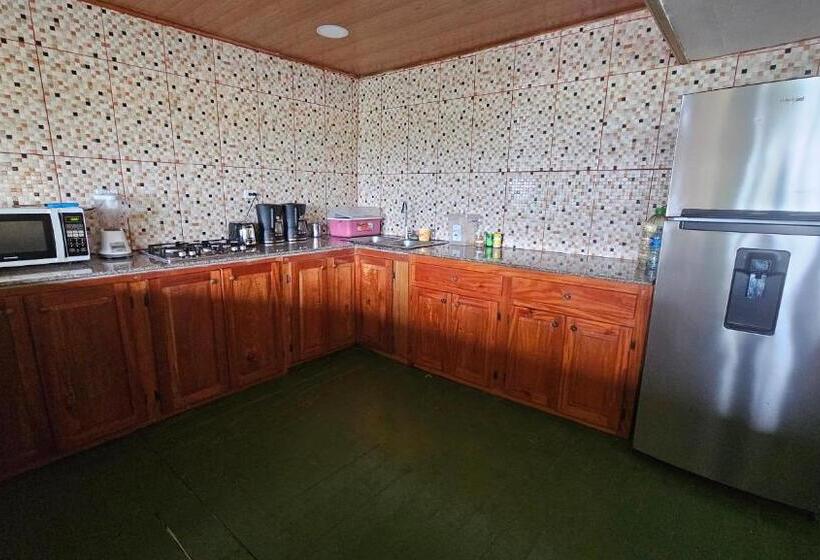 Auberge Hôtelière Bastimentos Hill Guest House