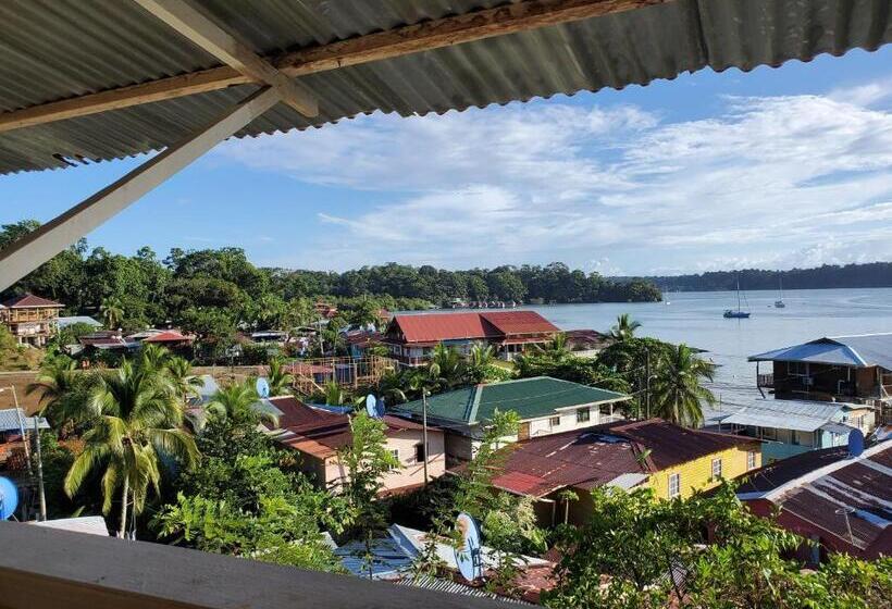 Auberge Hôtelière Bastimentos Hill Guest House