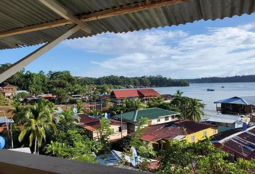 هاستل Bastimentos Hill Guest House