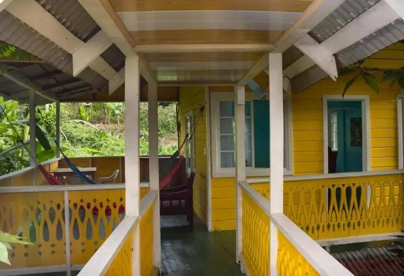 هاستل Bastimentos Hill Guest House