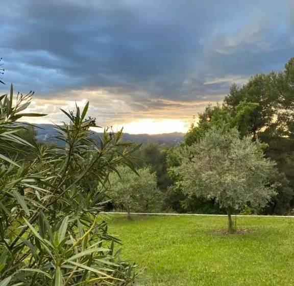 Aamiaismajoitus (B&B) La Maison Perchée