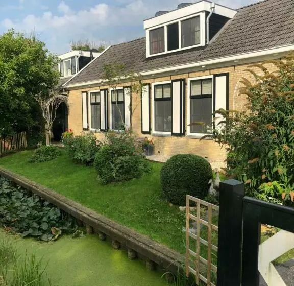 ベッドアンドブレックファースト The Rose