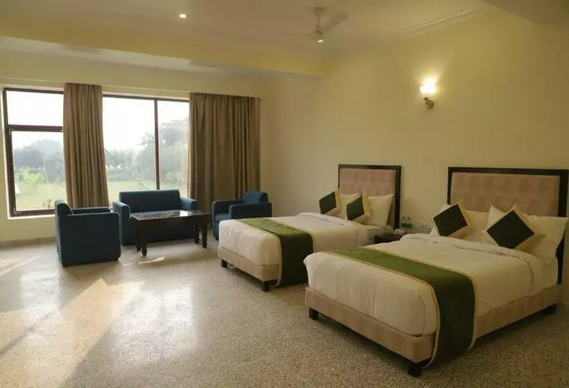 هتل Gautam S And Resort