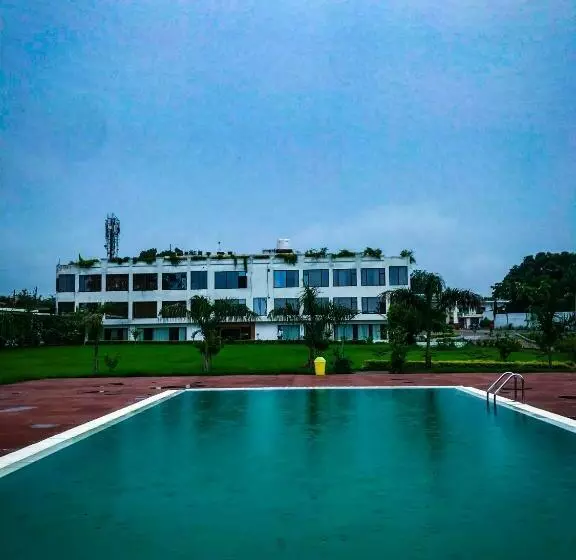 هتل Gautam S And Resort