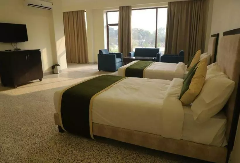 هتل Gautam S And Resort