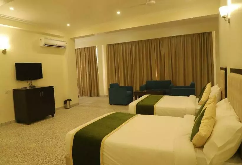 هتل Gautam S And Resort