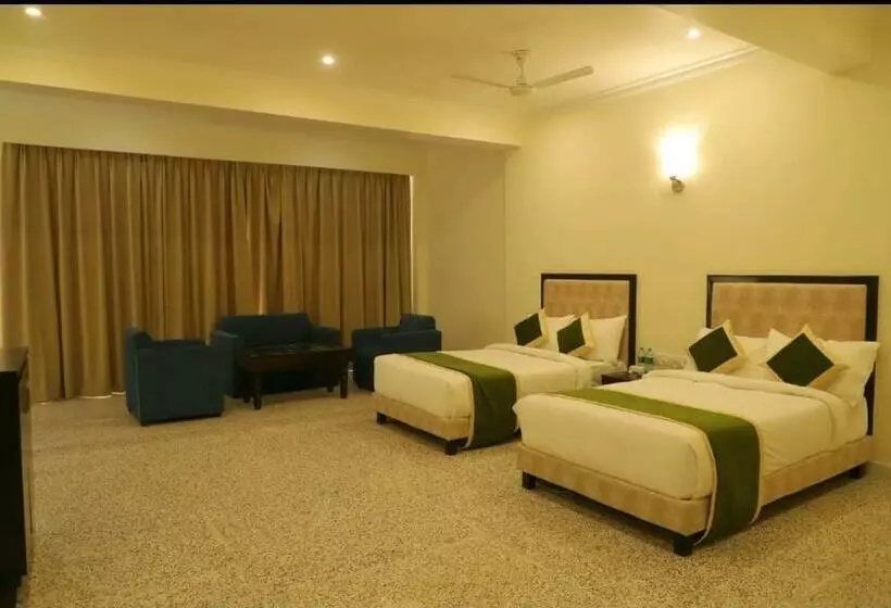 هتل Gautam S And Resort