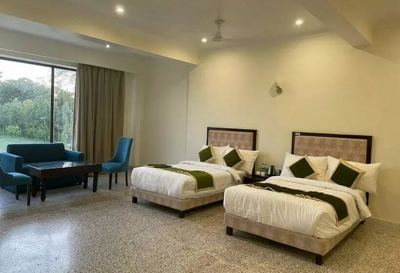 هتل Gautam S And Resort