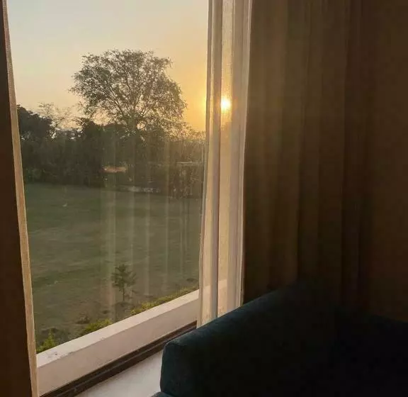 هتل Gautam S And Resort