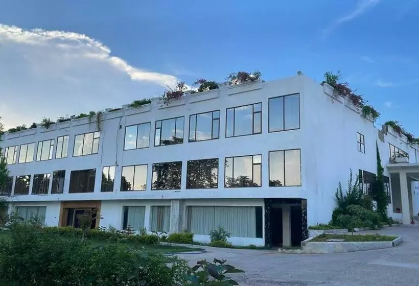 هتل Gautam S And Resort