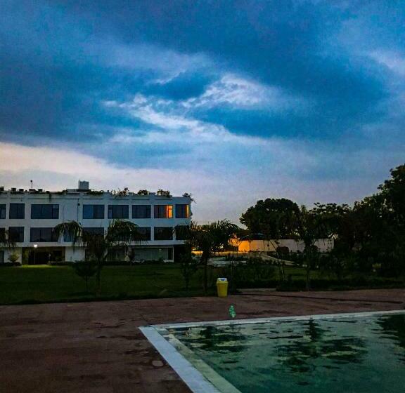 فندق Gautam S And Resort