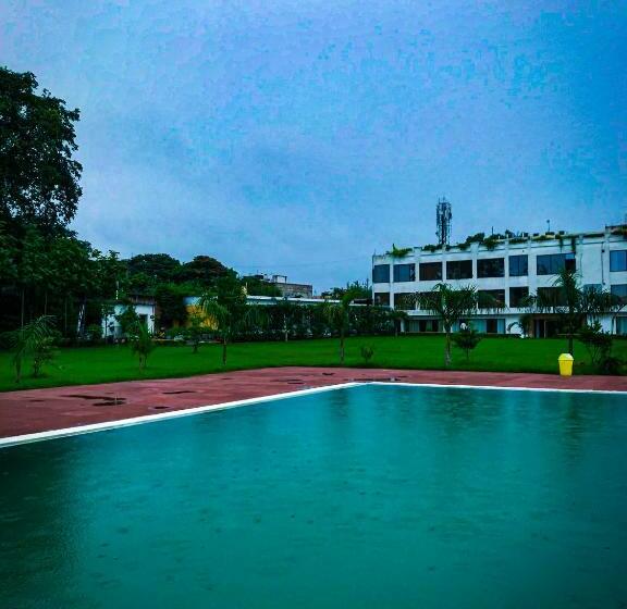 فندق Gautam S And Resort