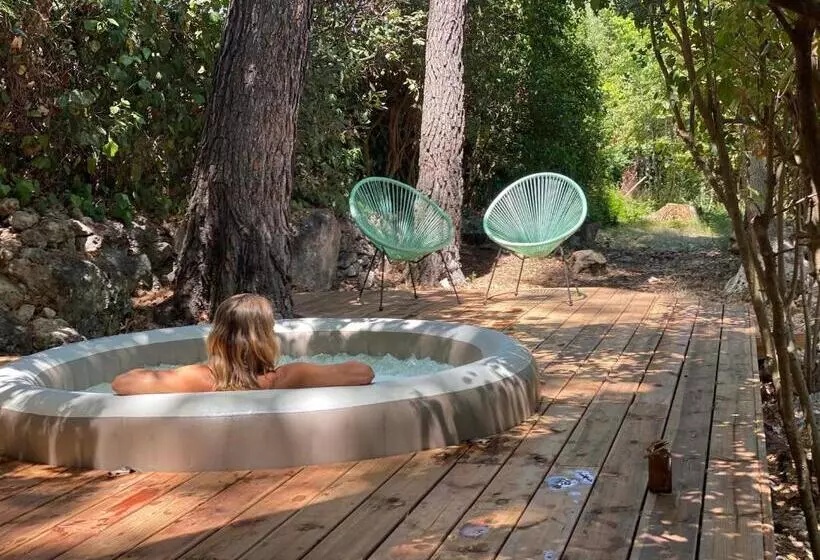 ホテル Les Roulottes De Bayama  Logement Insolite Avec Jacuzzi