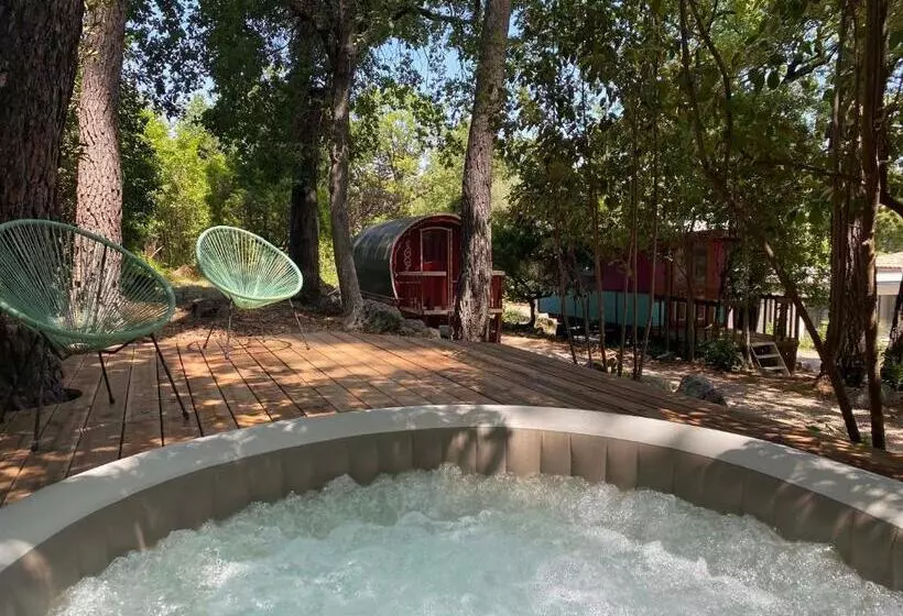 ホテル Les Roulottes De Bayama  Logement Insolite Avec Jacuzzi
