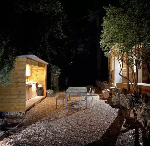ホテル Les Roulottes De Bayama  Logement Insolite Avec Jacuzzi