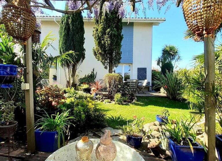 تختخواب و صبحانه Chambre Et Jardin