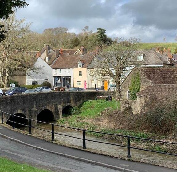 Charming Townhouse In Bruton