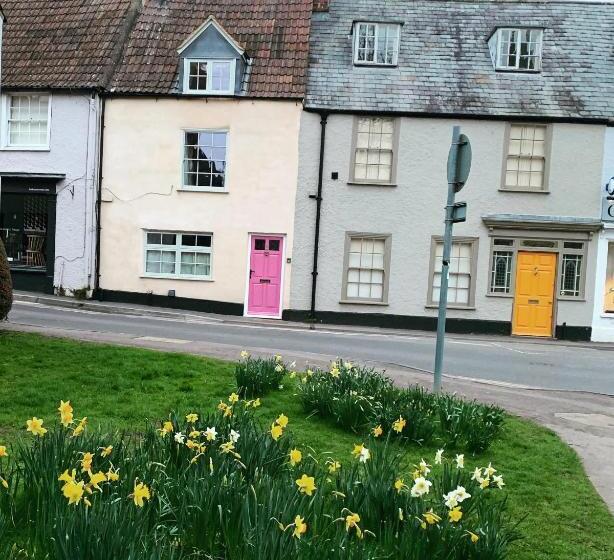 Charming Townhouse In Bruton