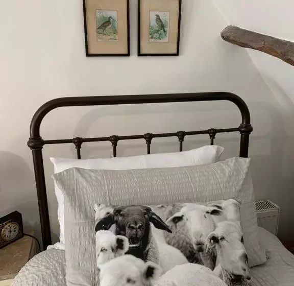 Charming Townhouse In Bruton