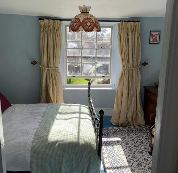 Charming Townhouse In Bruton