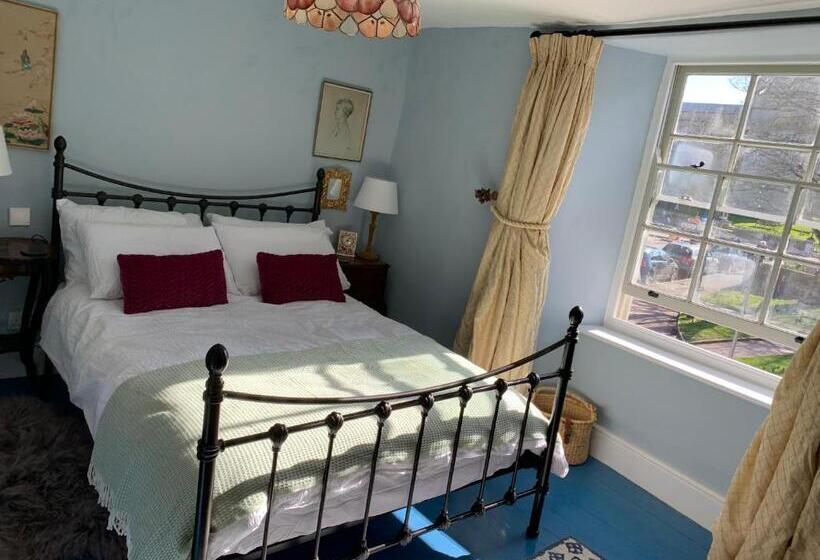 Charming Townhouse In Bruton