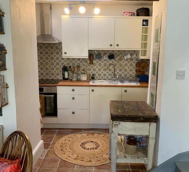 Charming Townhouse In Bruton