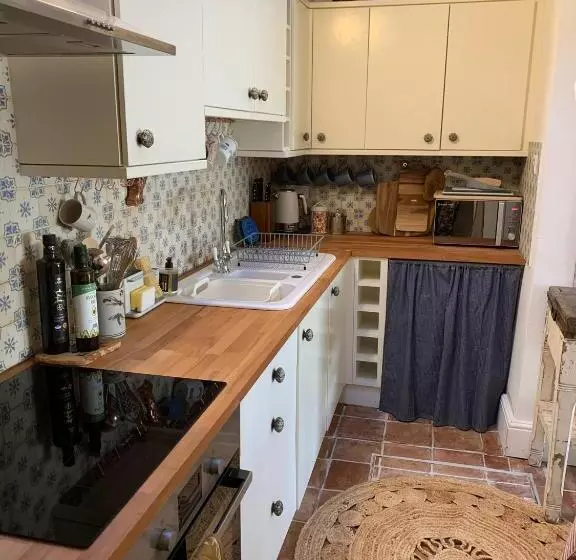 Charming Townhouse In Bruton