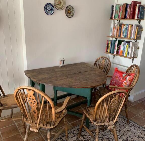 Charming Townhouse In Bruton