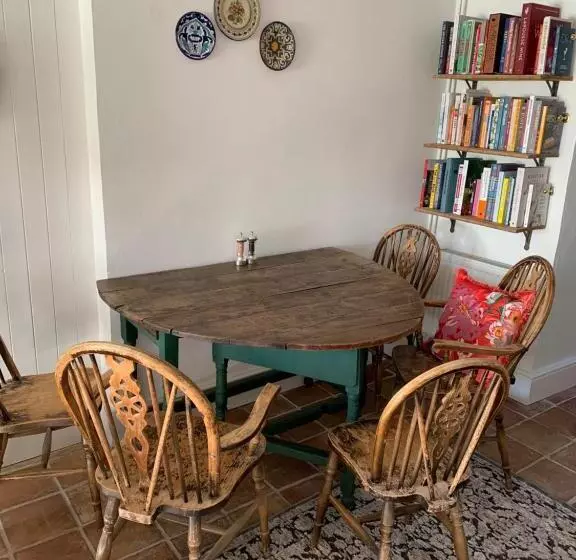 Charming Townhouse In Bruton