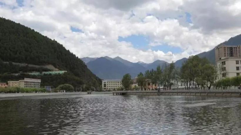 ホテル Greentree Inn Tibet Nyingchi City Biji Shenshan