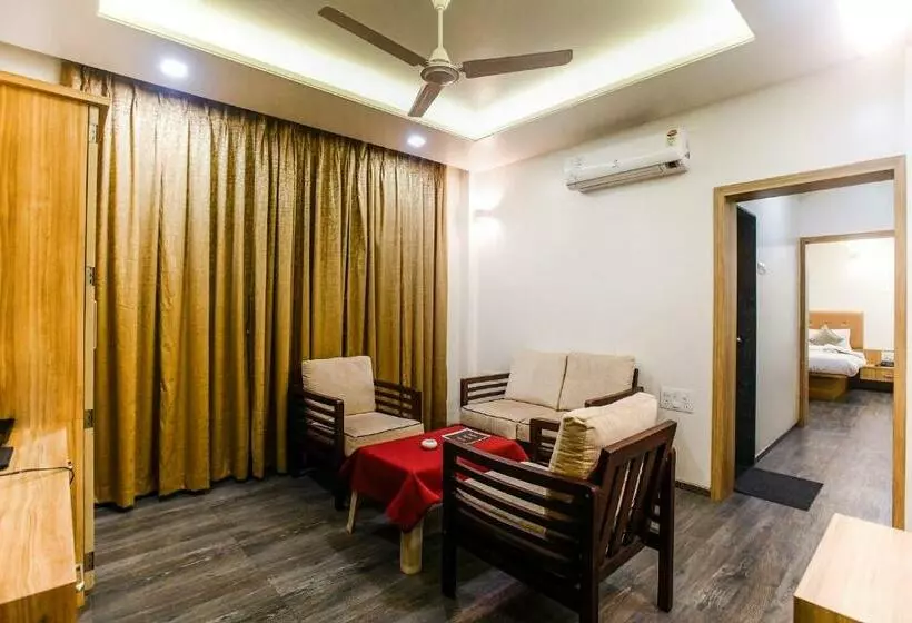 Hotelli Manasi Royal