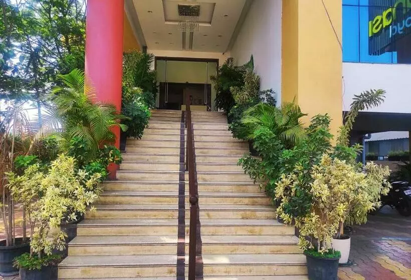Hotelli Manasi Royal