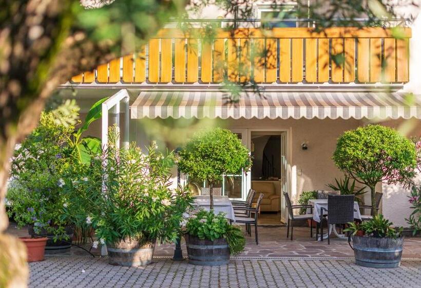 酒店 Sandhof Ferienwohnungen