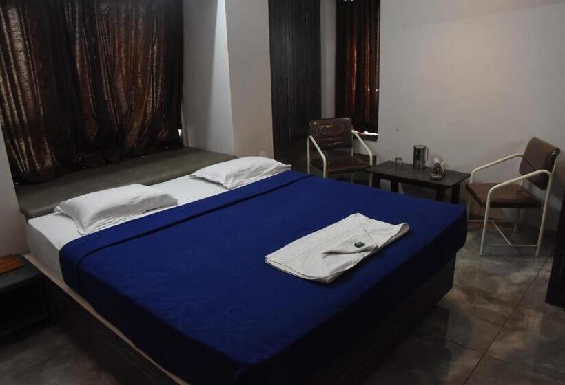 فندق Vrindavan Deluxe, Kolhapur