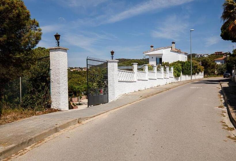 Maravillosa Casa Con Piscina Grande Y Bosque