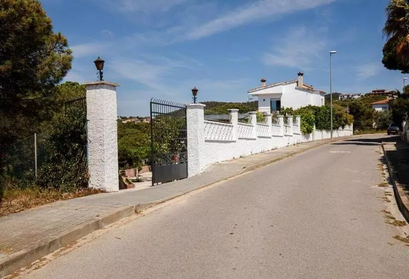 Maravillosa Casa Con Piscina Grande Y Bosque