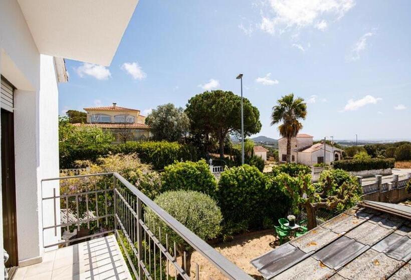 Maravillosa Casa Con Piscina Grande Y Bosque