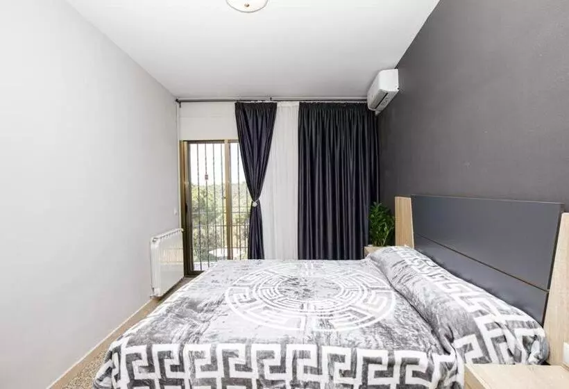 Maravillosa Casa Con Piscina Grande Y Bosque