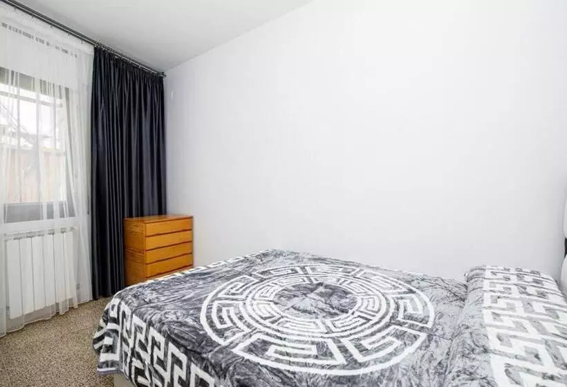 Maravillosa Casa Con Piscina Grande Y Bosque