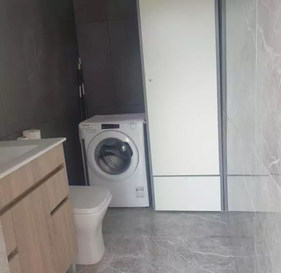 Maravillosa Casa Con Piscina Grande Y Bosque