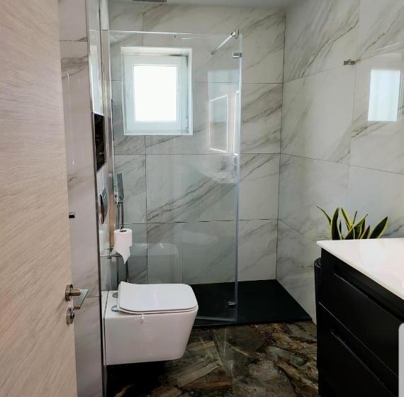 Maravillosa Casa Con Piscina Grande Y Bosque