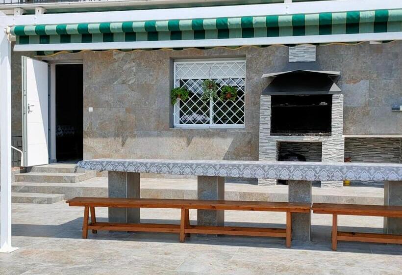 Maravillosa Casa Con Piscina Grande Y Bosque