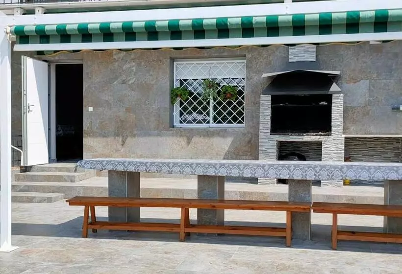 Maravillosa Casa Con Piscina Grande Y Bosque