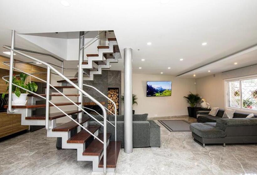 Maravillosa Casa Con Piscina Grande Y Bosque