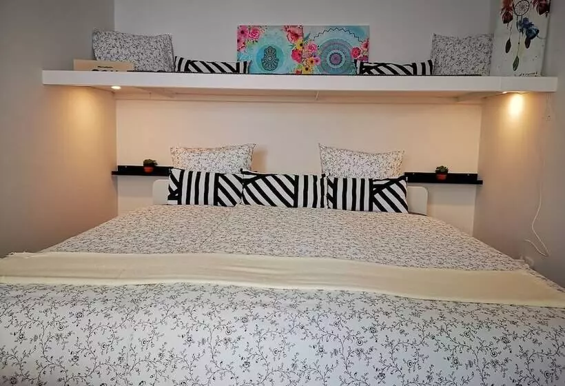 Majatalo Private Couple Room On Caparica Poshtel