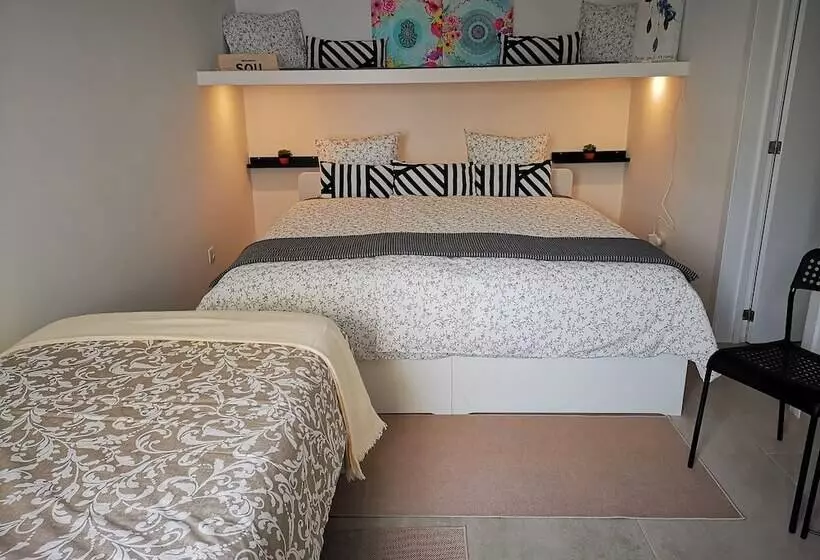 Majatalo Private Couple Room On Caparica Poshtel