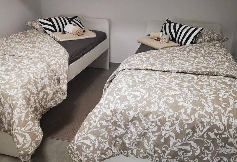 膳宿费 Private Couple Room On Caparica Poshtel