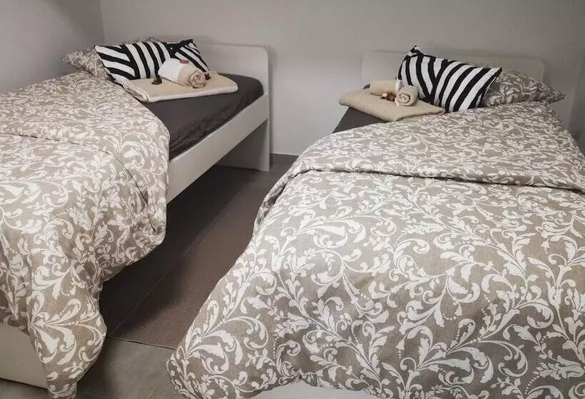 Majatalo Private Couple Room On Caparica Poshtel