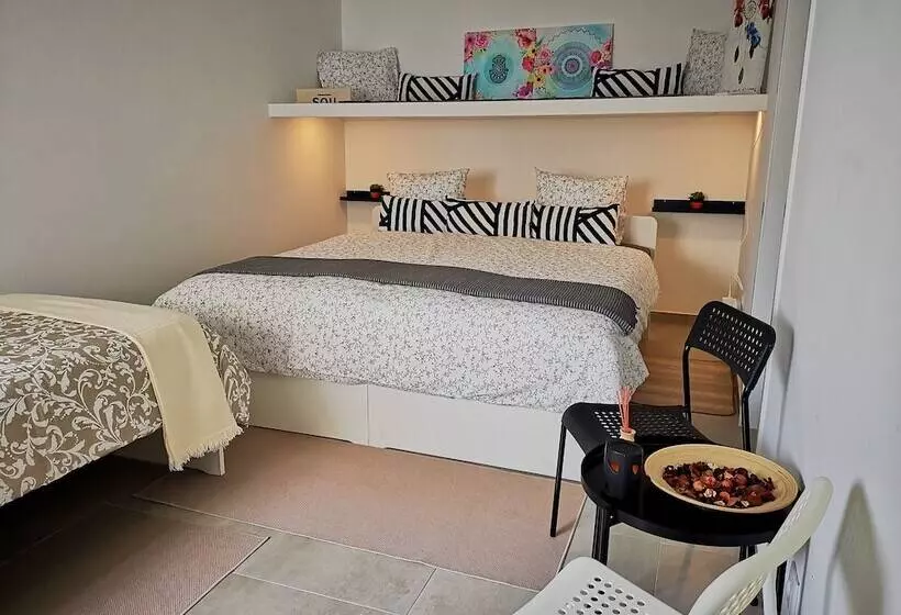 Majatalo Private Couple Room On Caparica Poshtel